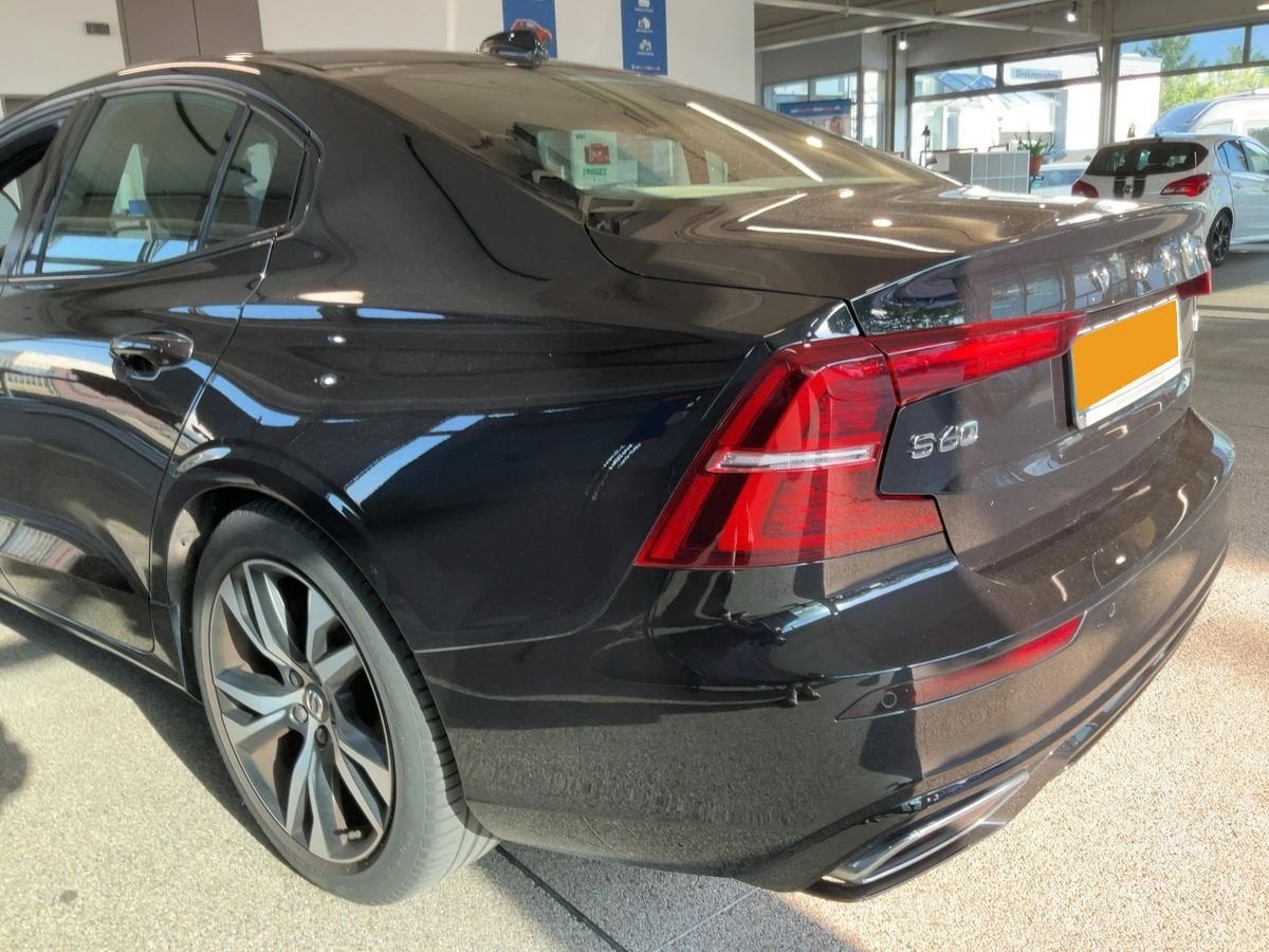 Volvo S60 2.0 T4 R-DESIGN AUTOMAAT Lederen sportstoelen | Op, 12 maanden, 15 km/l, Zwart, S60