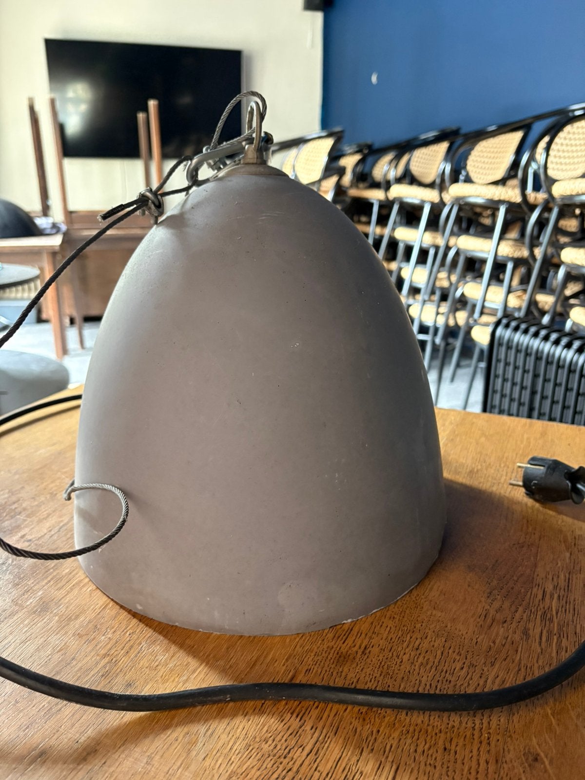 Grijze hanglamp, Huis en Inrichting, Lampen | Hanglampen, Ophalen, Zo goed als nieuw, Steen/keramiek