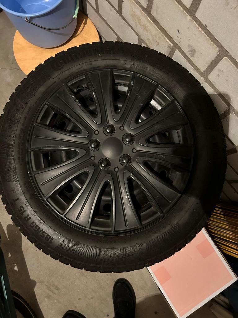 Continental 4x winterbanden 185-65-15 met 5-7 mm profiel, Auto diversen, Auto-accessoires, Zo goed als nieuw, Ophalen