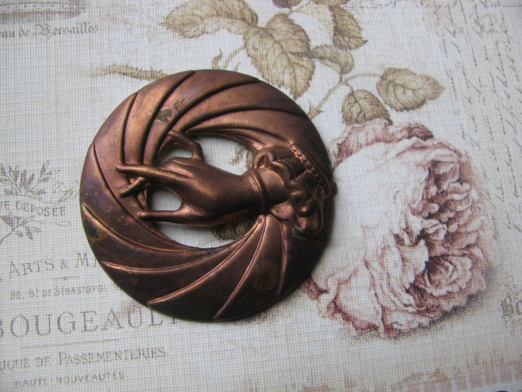 Koper Kleurig Scrap Ornament met Dames Hand - 4 cm, Antiek en Kunst, Curiosa en Brocante, Verzenden