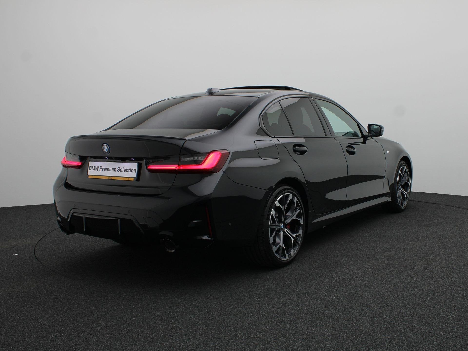 BMW 3 Serie Sedan 330e M Sport Edition | M Sportpakket Pro |, Auto's, Automaat, 1998 cc, 4 cilinders, Met garantie (alle)