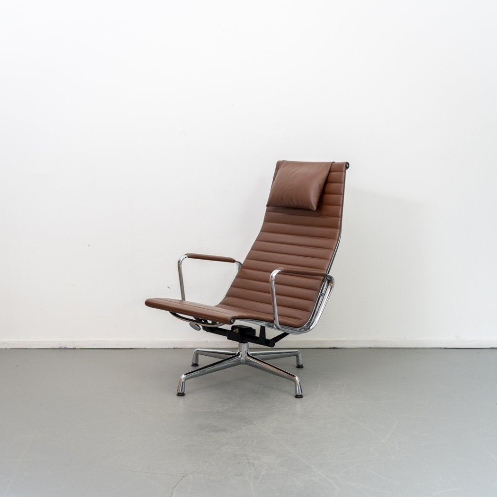 1x Vitra Eames EA 124 Fauteuil Bruin Leer - Chroom, Huis en Inrichting, Niet ingevuld, Niet ingevuld, 75 tot 100 cm, Ophalen of Verzenden
