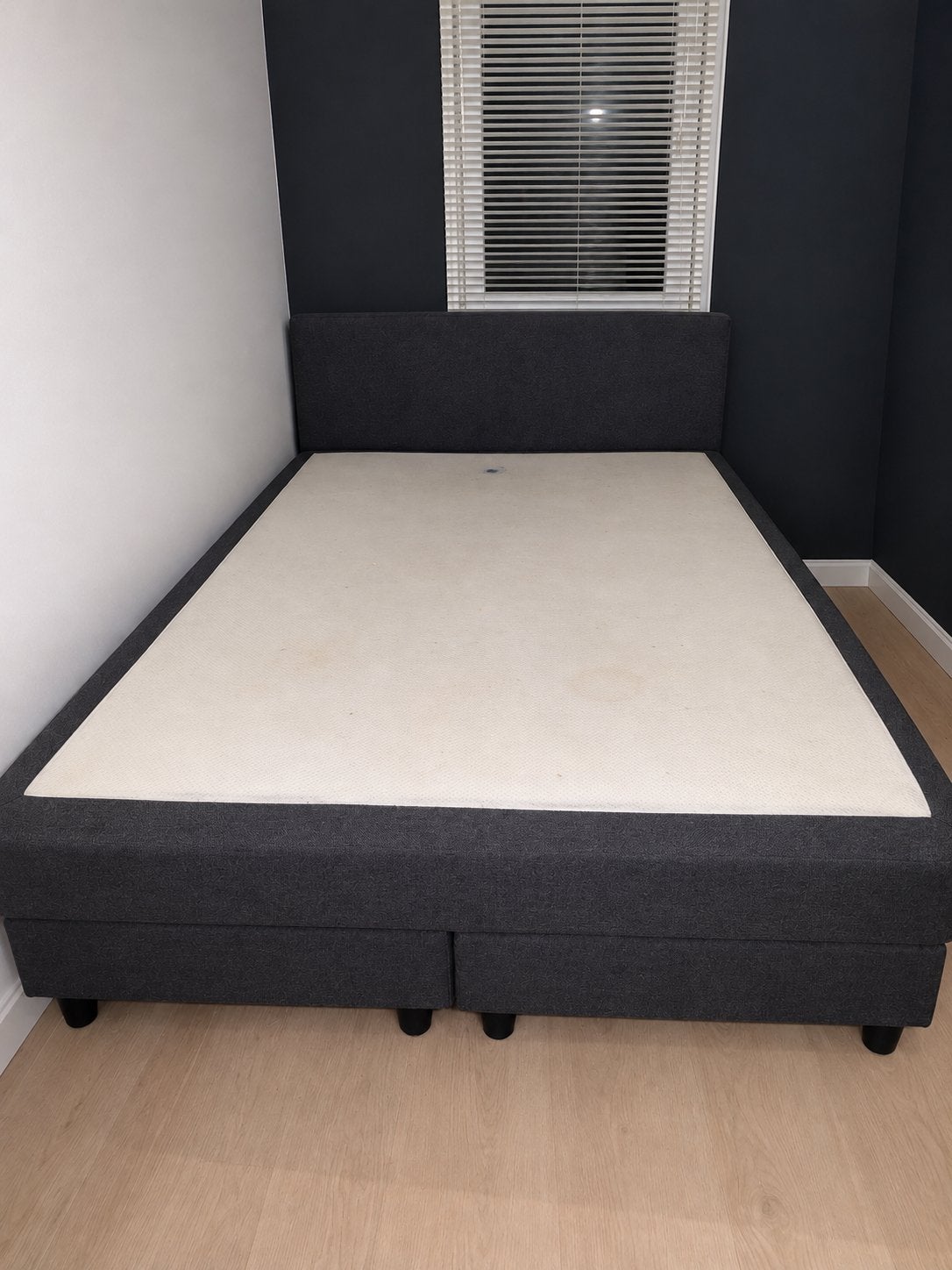 Bed 140x200 bieden, moet zaterdag weg!, Ophalen, 140 cm, Zo goed als nieuw, Twijfelaar