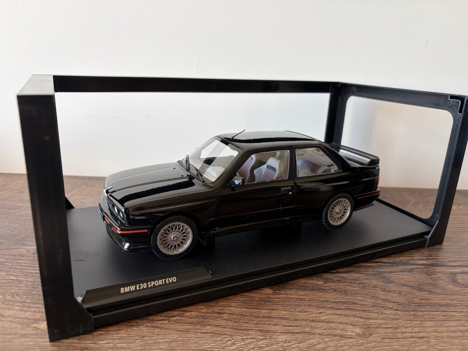 BMW E30 Sport Evo modelauto 1:18 Solido, Ophalen of Verzenden, Zo goed als nieuw, Auto, Solido