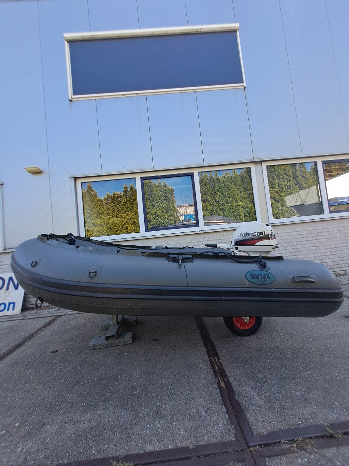 Vortex pro met aluminium dek en johnson 5pk 2takt, Watersport en Boten, Rubberboten, Ophalen, Aluminium, Vortex, Buitenboordmotor