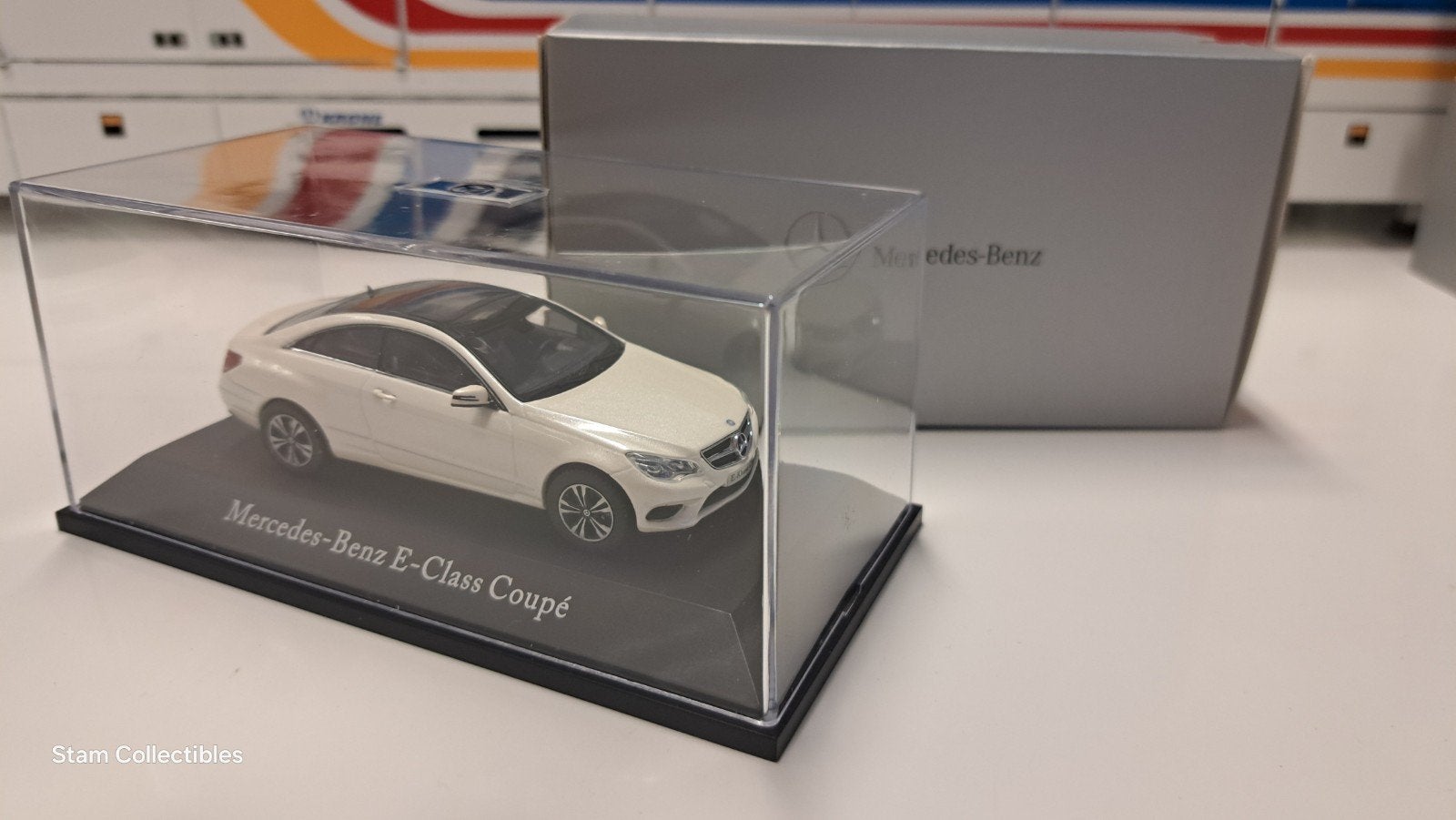 Kyosho Mercedes-Benz C207 E-Class Coupe Diamond White D.E., Hobby en Vrije tijd, Modelauto's | 1:43, Zo goed als nieuw, Auto, Kyosho