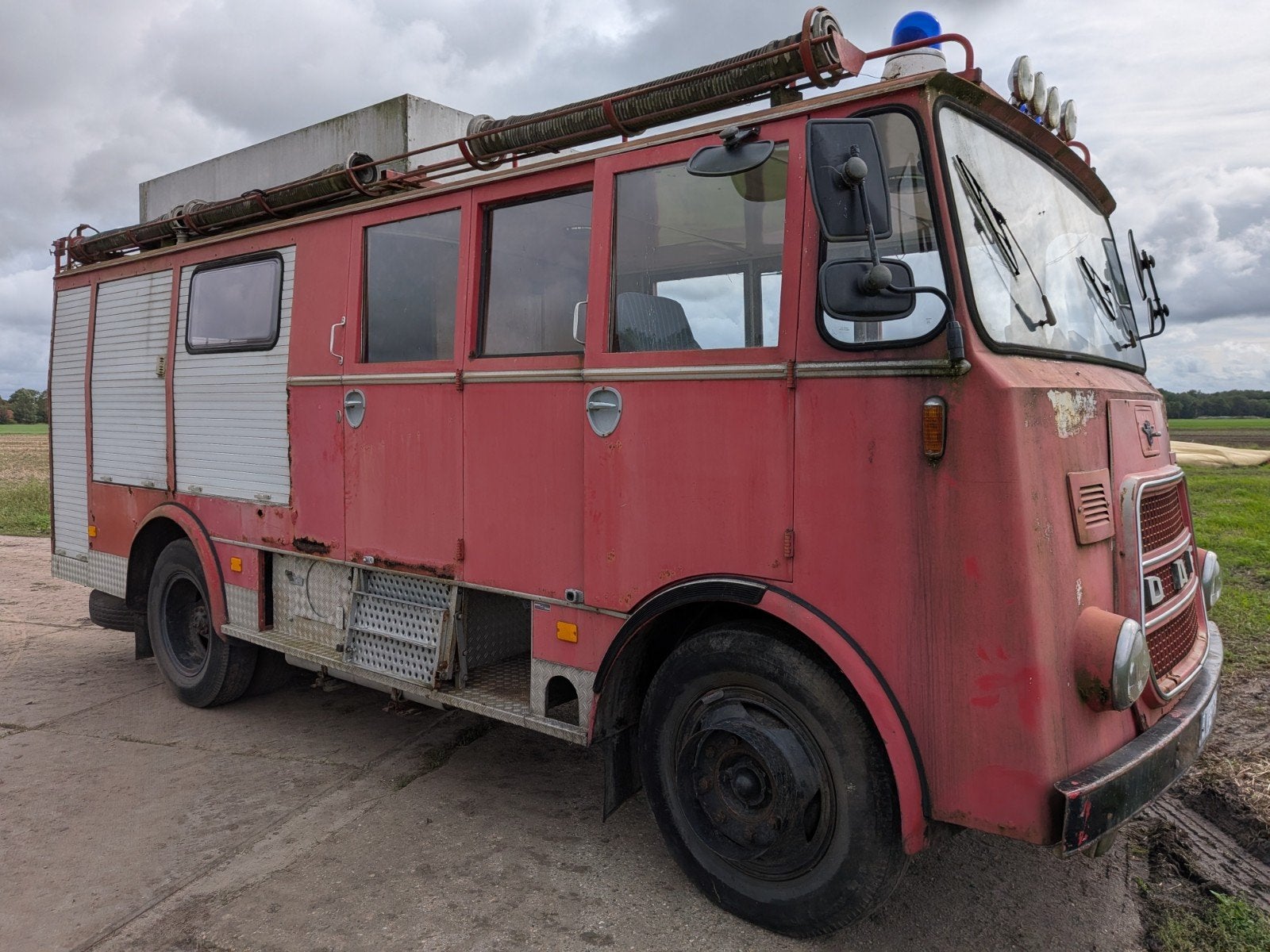 oldtimer (kikkerdaf A1300) Brandweerwagen/ auto camper 1971, Auto's, Achterwielaandrijving, Particulier, Te koop, Rood