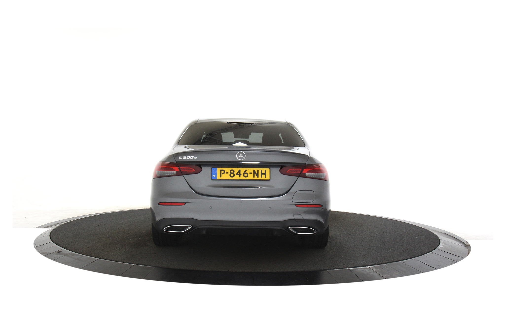 Mercedes-Benz E-Klasse 300e AMG Automaat ACC Pano Sfeerverli, Automaat, Gebruikt, Euro 6, 120 €/maand