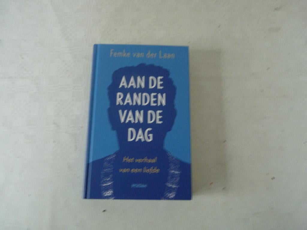 Aan de randen van de dag van Femke van der Laan, Ophalen of Verzenden, Zo goed als nieuw, Femke van der laan