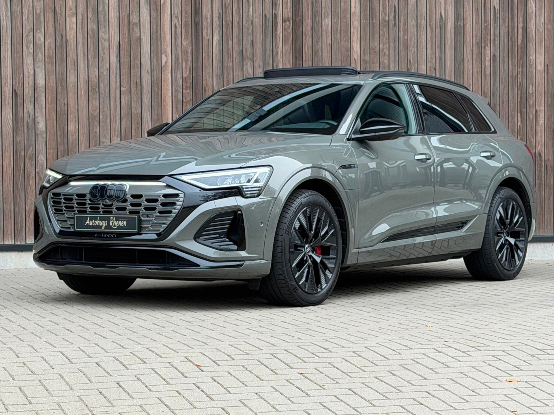 Audi Q8 e-tron 55 quattro S Edition Competition 115 kWh / Ch, Auto's, Dealer onderhouden, Zwart, Q8 e-tron, Vierwielaandrijving