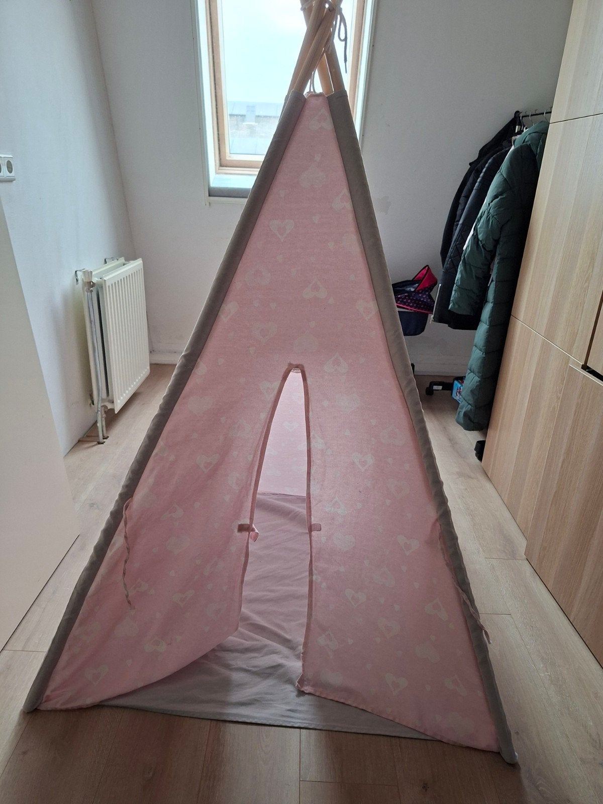 Roze Tipi Tent voor Kinderen met Hartjespatroon, Ophalen, Zo goed als nieuw, Overige materialen