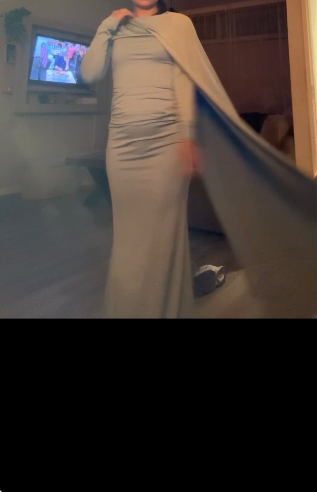 Elegante avondjurk met cape - licht blauw, Kleding | Dames, Ophalen, Nieuw, Maat 36 (S), Grijs