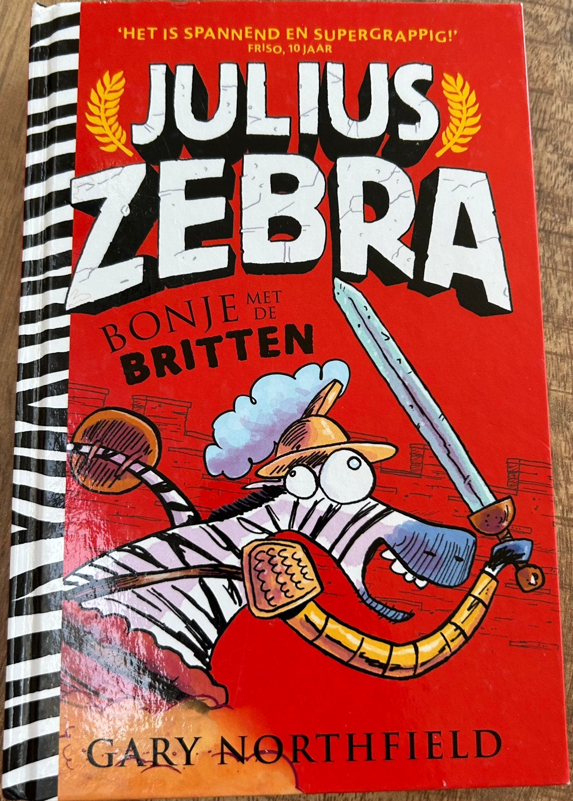 Julius Zebra:Bonje met de Britten - Spannend en SUPERGRAPPIG, Ophalen of Verzenden, Gelezen