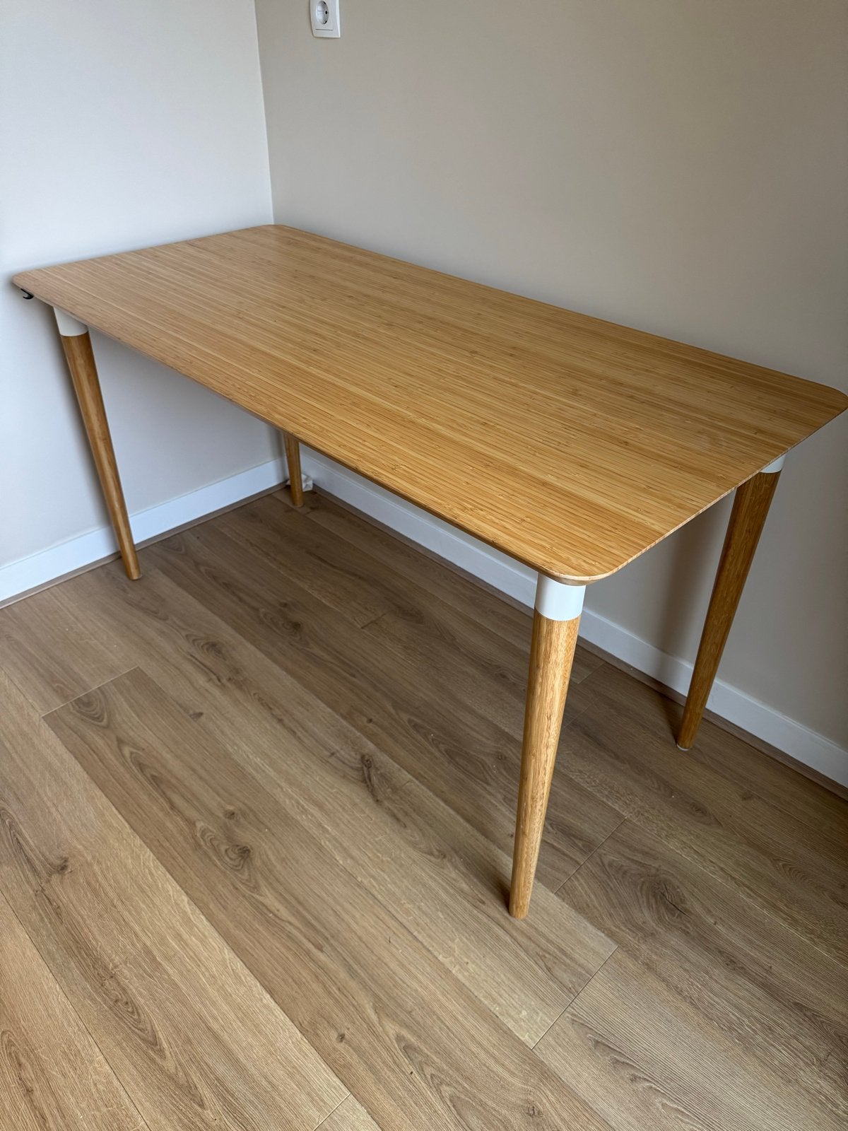 IKEA ANFALLARE / HILVER bamboe bureau / tafel 14065 cm, Huis en Inrichting, Ophalen, Gebruikt, 100 tot 150 cm, Tot twee personen