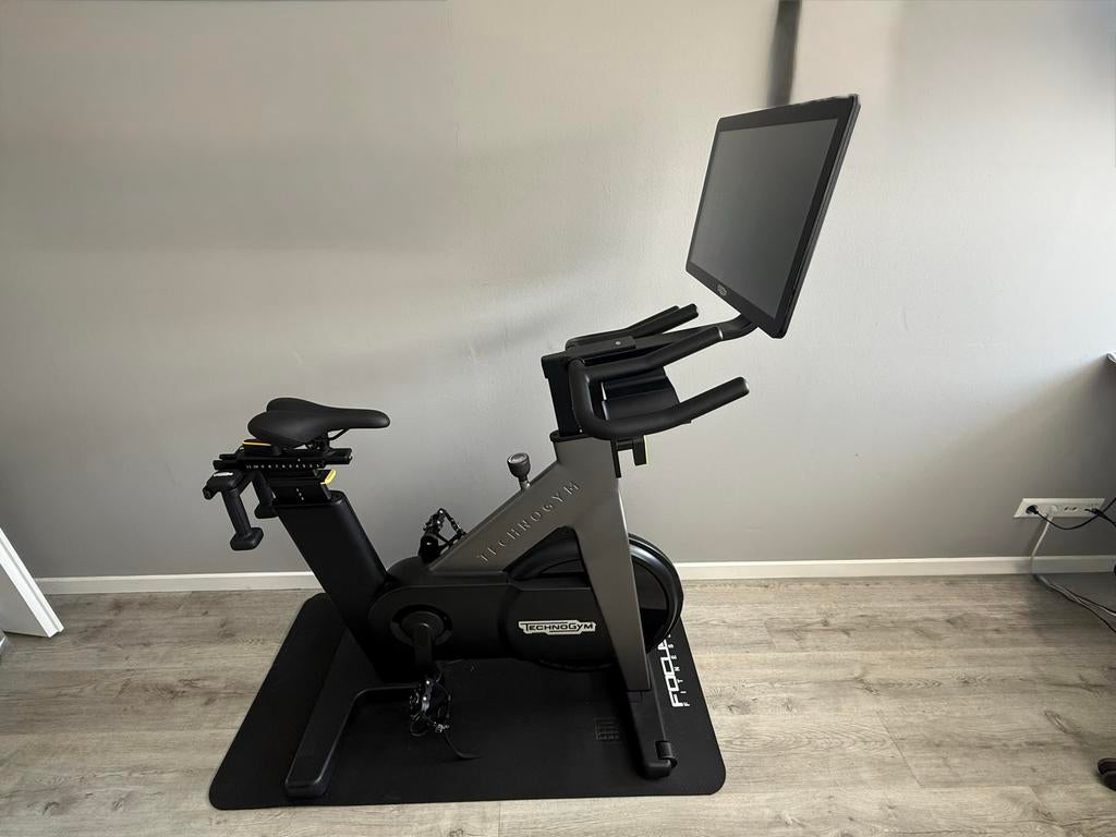 Technogym Bike interactive upright bike (nauwelijks gebruikt, Ophalen, Zo goed als nieuw, Overige typen