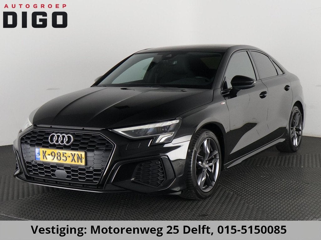 Audi A3 Limousine 35 TFSI S EDITION AUTOMAAT SCHUIF/PANODAK, 4 cilinders, 150 pk, Leder en Stof, Zwart