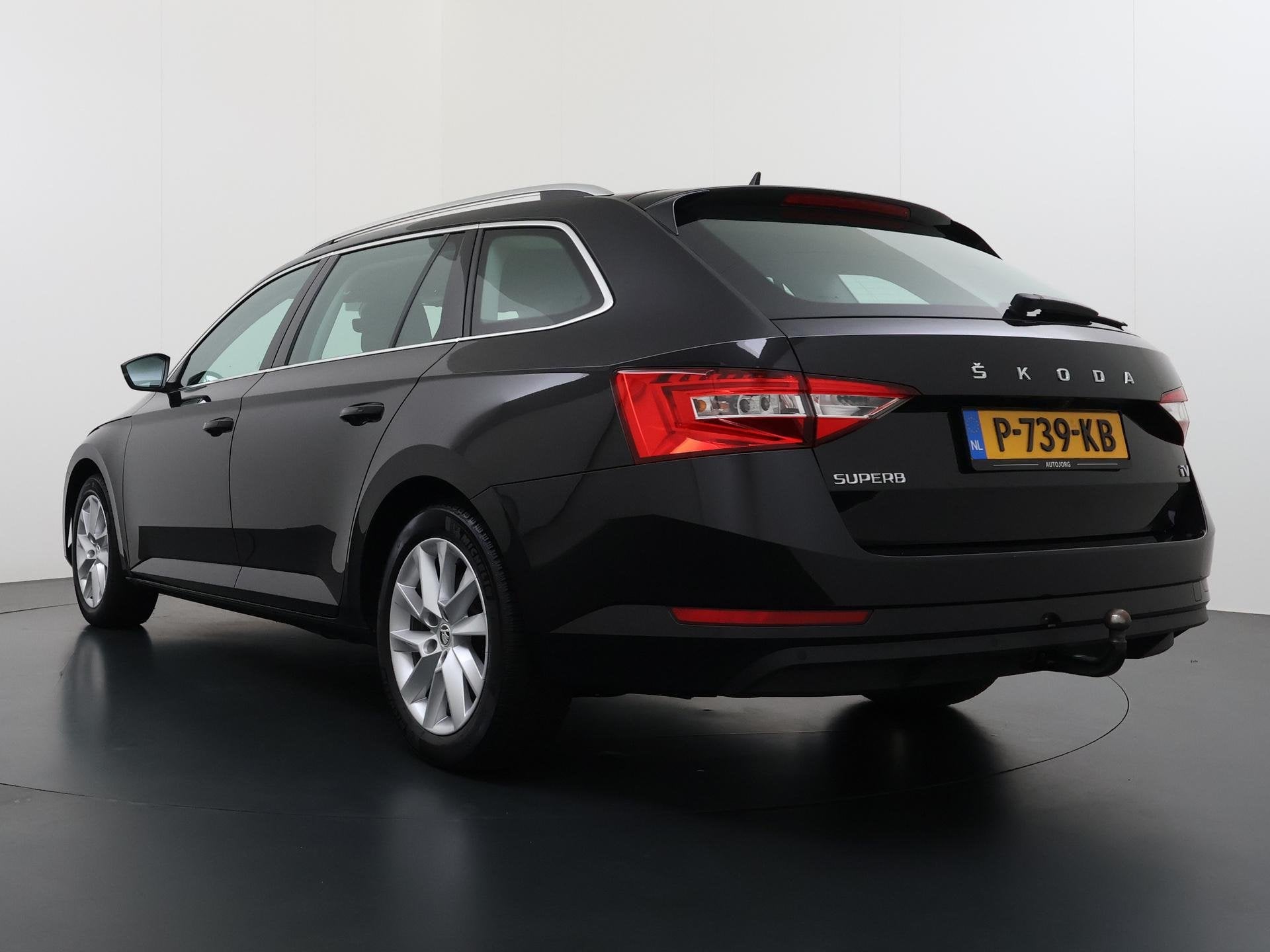 Skoda Superb Combi 1.4 TSI iV Business Edition Plus PHEV | T, Auto's, Skoda, Stof, Gebruikt, 4 cilinders, Zwart