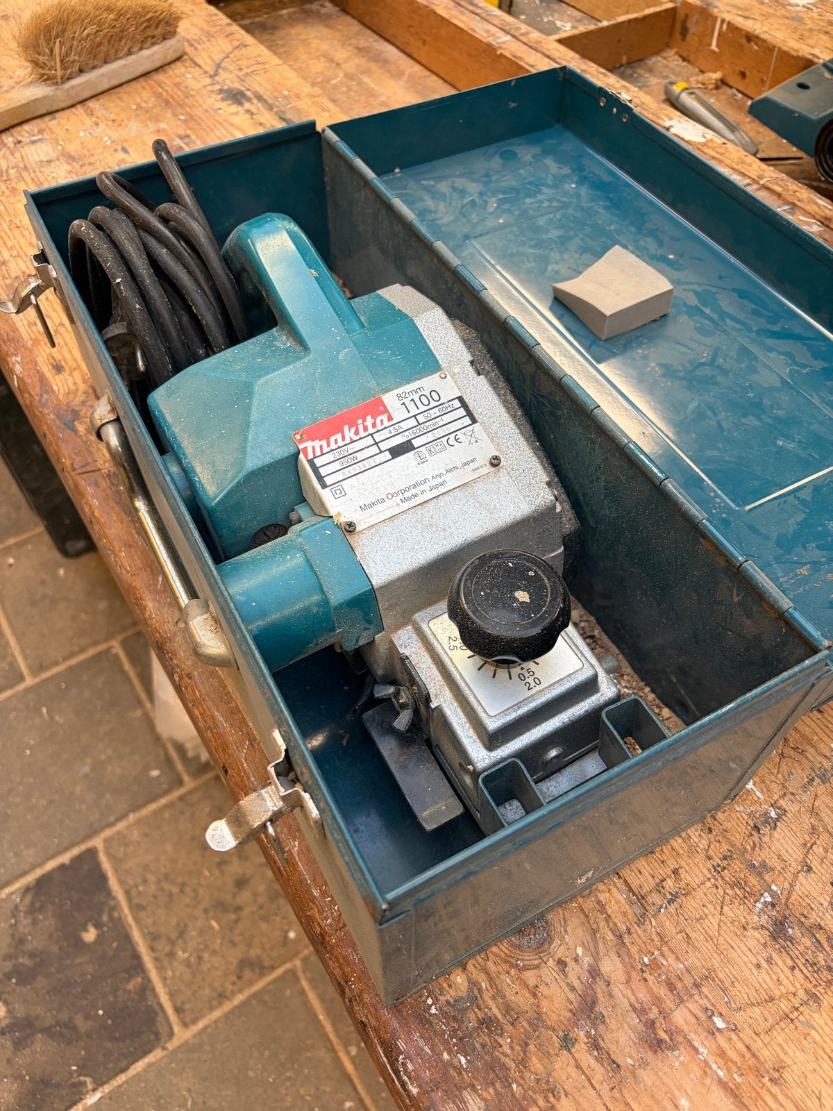 Makita 1100 elektrische schaafmachine 82mm - 950W, Ophalen of Verzenden, Gebruikt