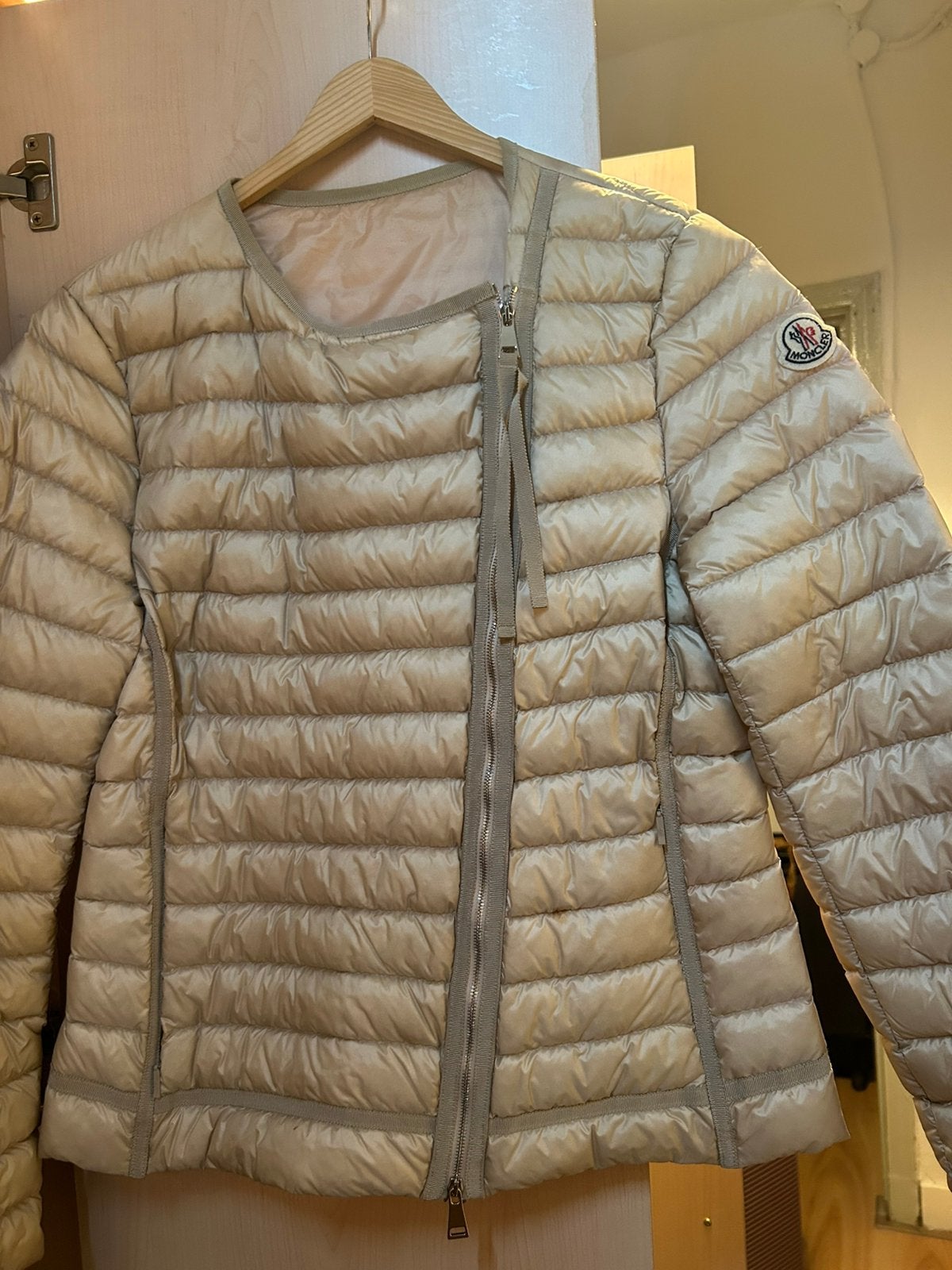 Moncler jas - Zo goed als nieuw, Ophalen of Verzenden, Zo goed als nieuw, Beige