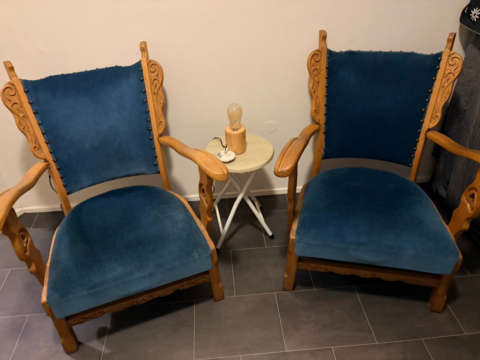 2 oude rookstoeltjes, Ophalen