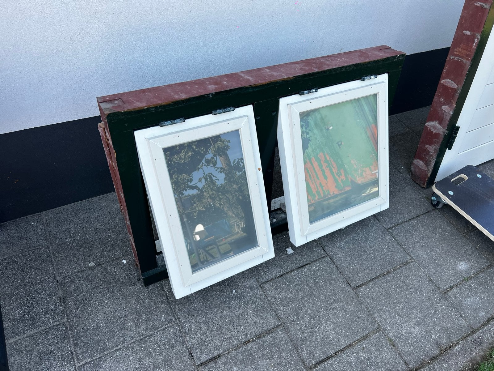 Hardhouten kozijn met twee klapramen en melkglas, Ophalen, Gevelraam of Ruit, Gebruikt, Minder dan 80 cm