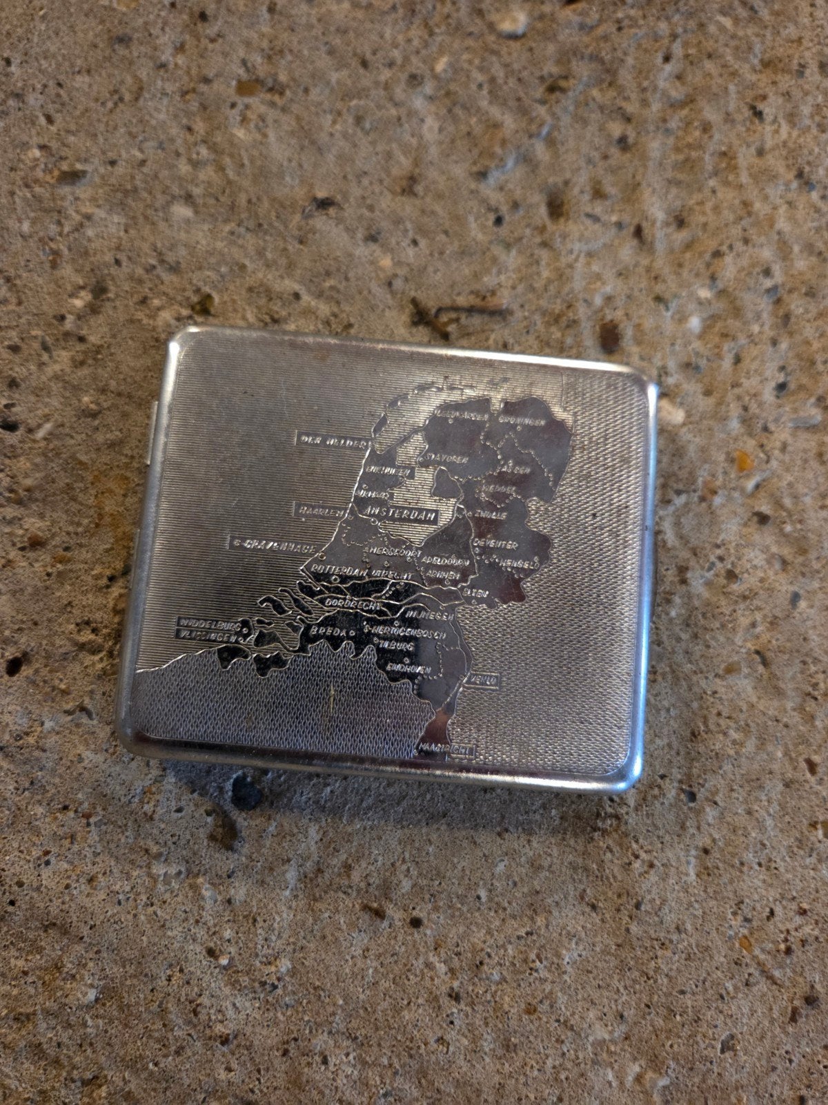 Vintage sigarettendoosje met kaart van Nederland, Ophalen of Verzenden, Gebruikt, Tabaksdoos of Verpakking