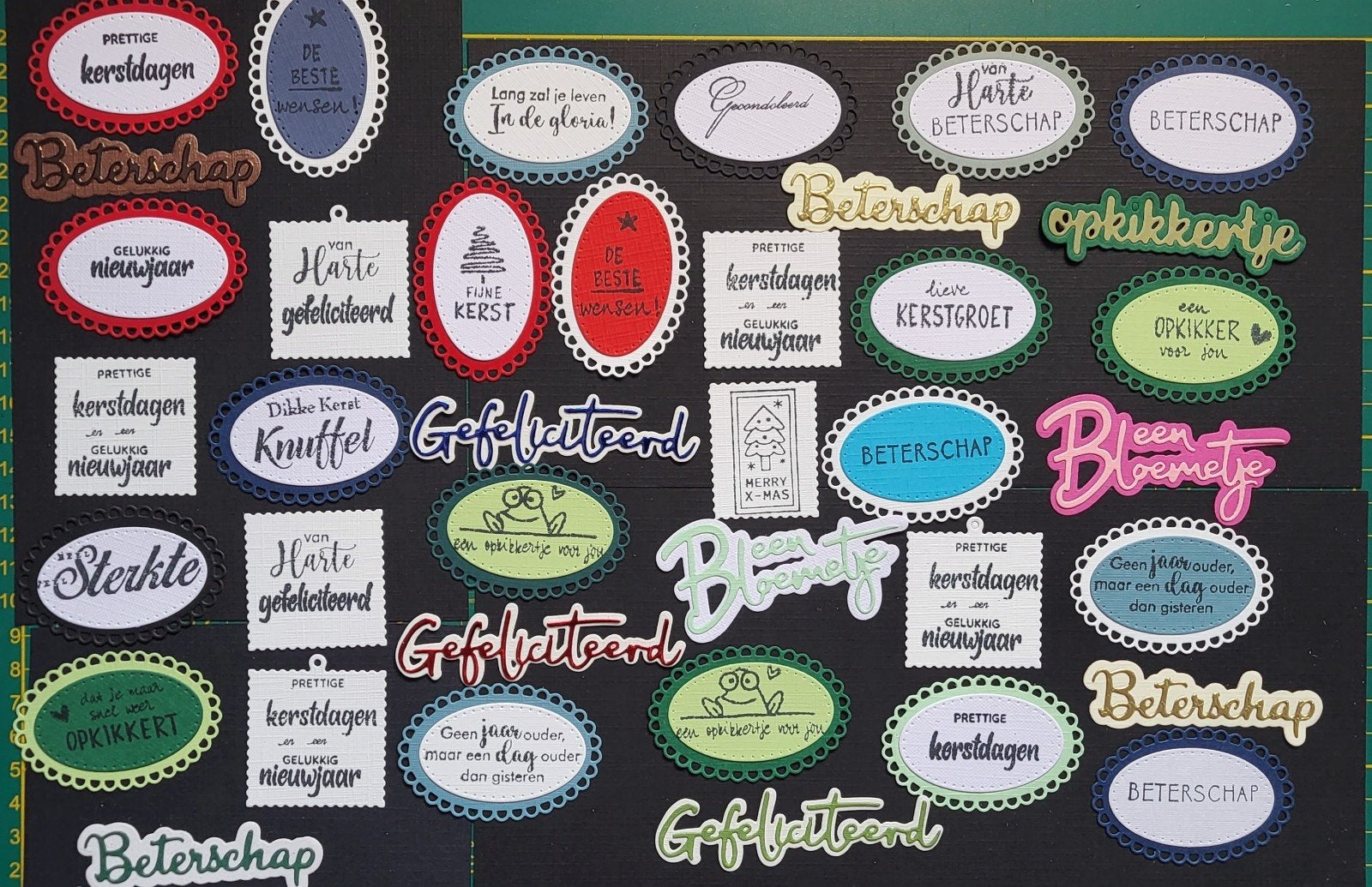 Verschillende stansjes labels met tekst, Hobby en Vrije tijd, Kaarten | Zelf maken, Ophalen of Verzenden, Nieuw, Overige thema's
