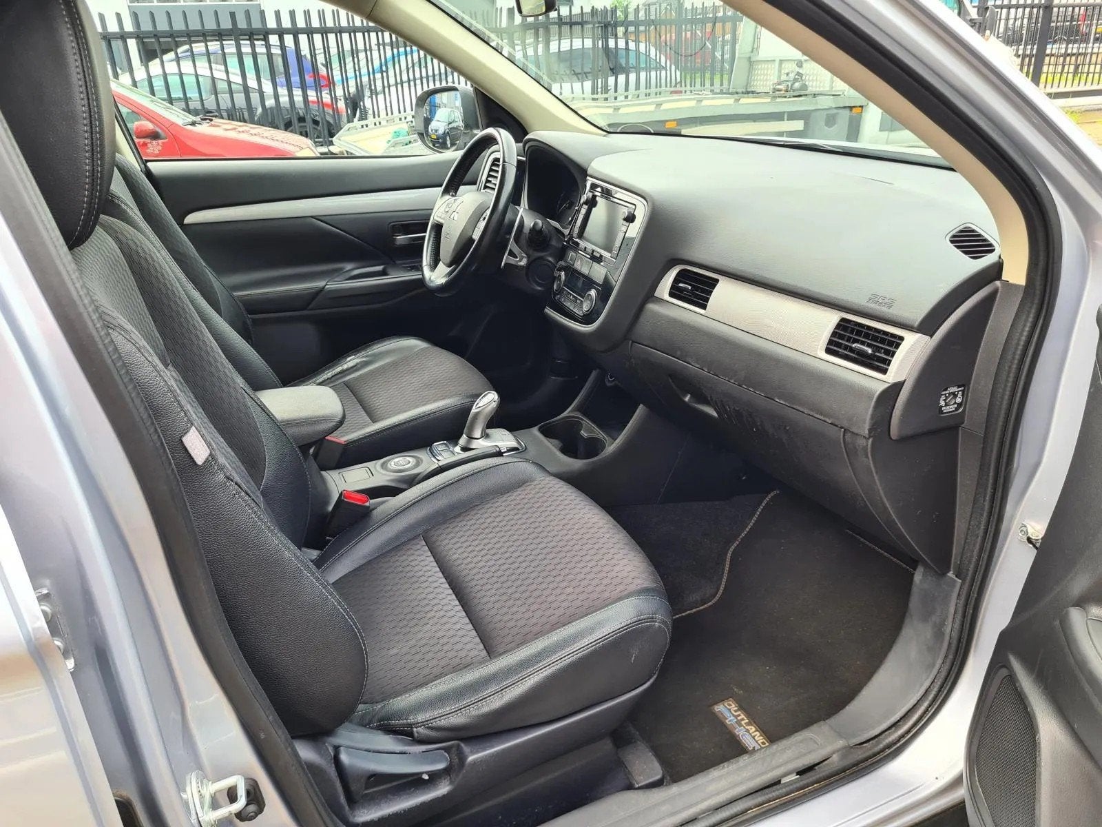 Foto 16 van Mitsubishi Outlander 2.0 PHEV AWD Hybride AUT.*AKTIEPRIJS!