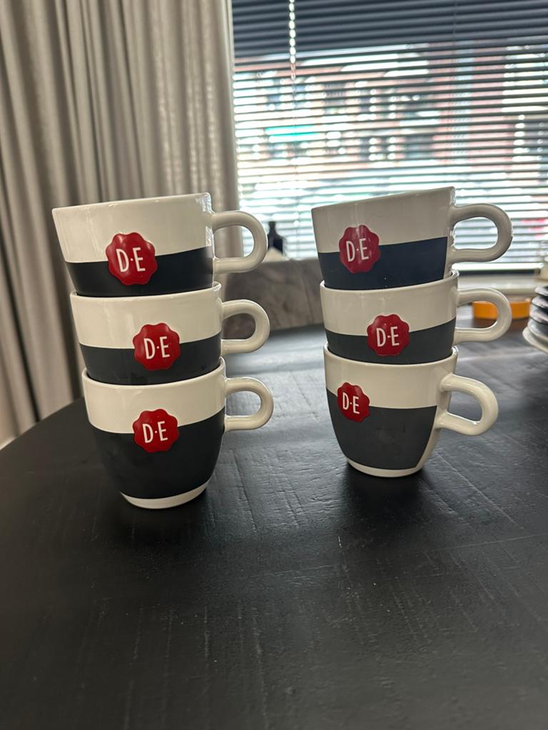6 Douwe Egberts mokken, Huis en Inrichting, Keuken | Servies, Ophalen, Zo goed als nieuw, Overige stijlen, Kop(pen) en/of Schotel(s)