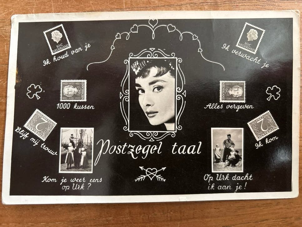 Ansichtkaart Urk - Postzegel Taal met Audrey Hepburn, Verzenden, 1940 tot 1960, Gelopen, Waddeneilanden