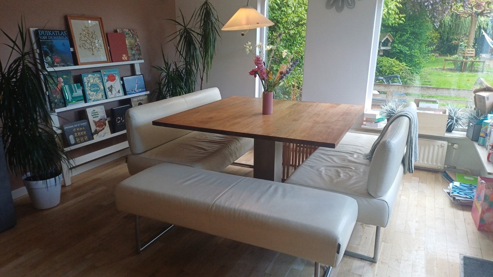 Gezellige eethoek: 3x leren bankjes en kersenhouten eettafel, Ophalen, Gebruikt