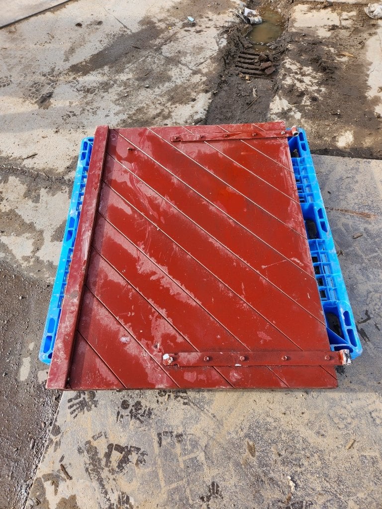 2667 - Houten staldeuren, rood, houten deuren