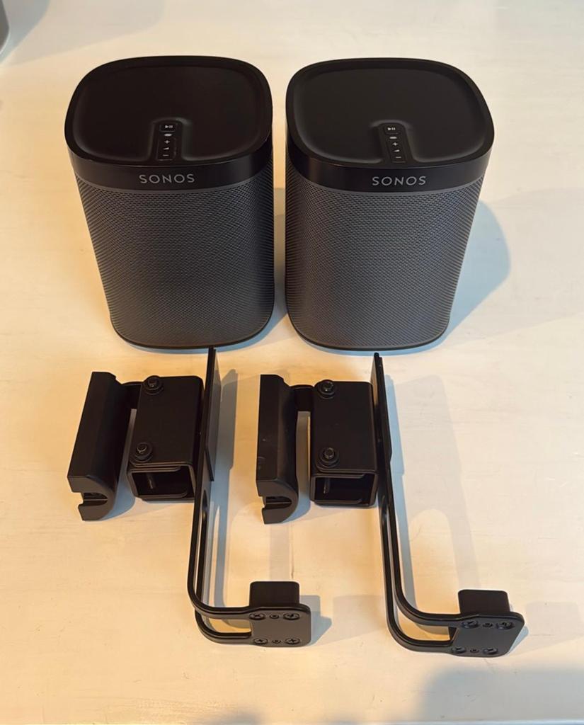 2x Sonos Play 1 Zwart + Muurbeugels | Inclusief Garantie, Ophalen of Verzenden, Zo goed als nieuw, Sonos, 120 watt of meer