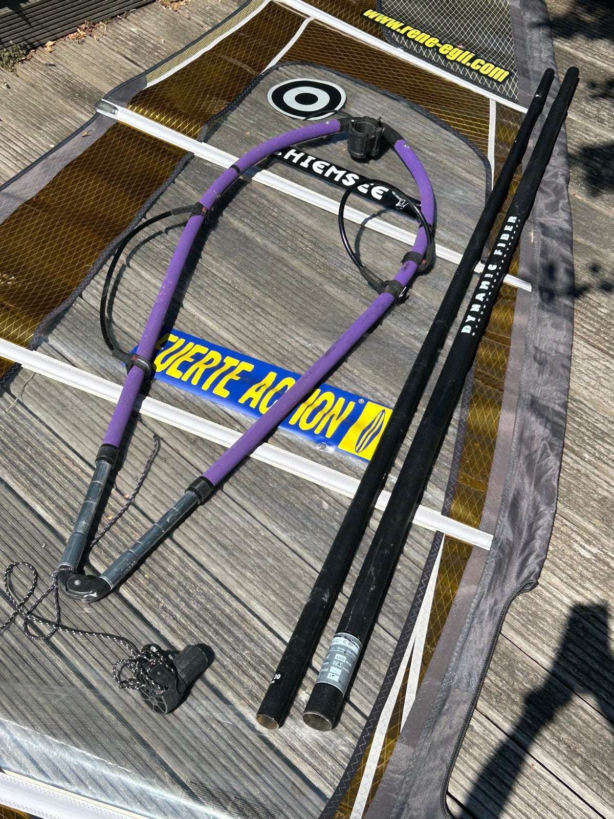 Neilpryde Search 5.0 surfzeil met deelbare mast en giek, Watersport en Boten, Windsurfen, Gebruikt, 3.5 tot 5 m², Ophalen of Verzenden
