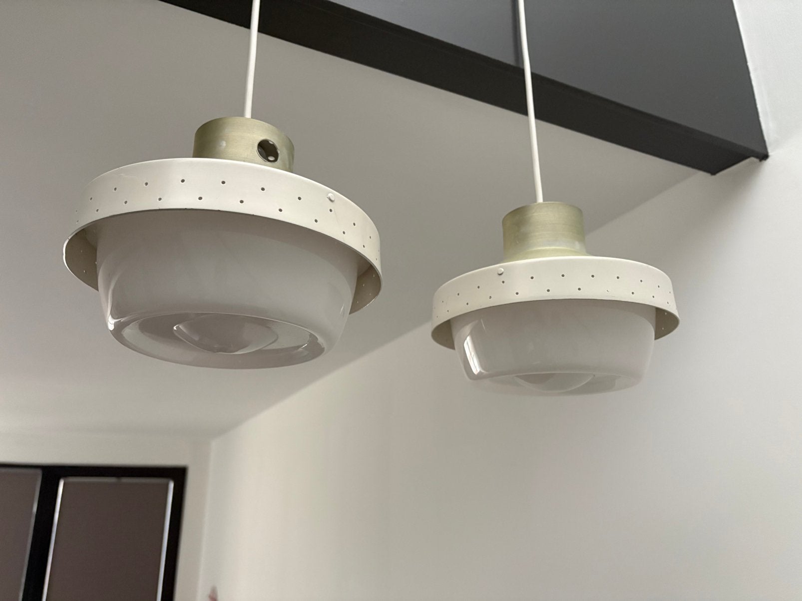 Twee vintage hanglampen, Ophalen of Verzenden, Gebruikt, Kunststof, E14 (klein)