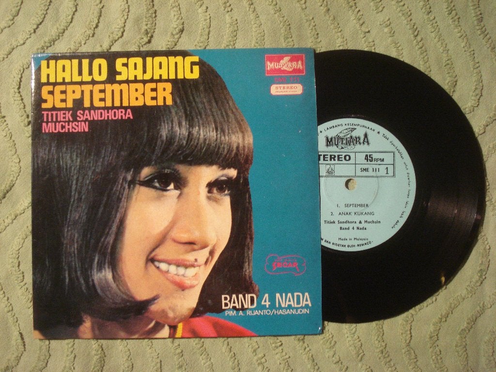 Titiek Sandhora 7" Vinyl EP: ‘Hallo Sajang’ (Indonesië), Cd's en Dvd's, Gebruikt, Wereldmuziek, 7 inch, Ophalen of Verzenden
