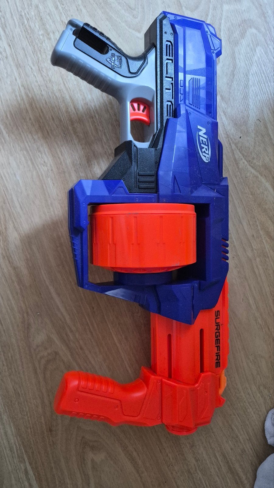 Nerf Elite Surgefire Blaster met extra kleine Nerf pistolen, Ophalen of Verzenden, Gebruikt