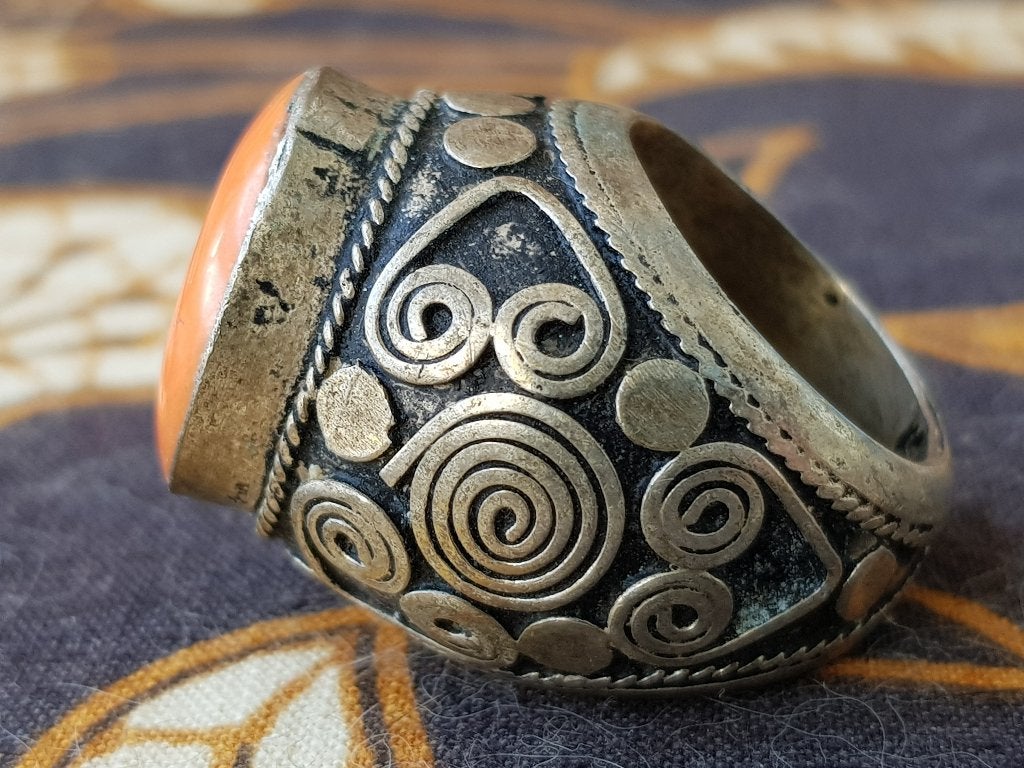 Mooie oude zilverbrons ring uit Nepal met een steen., Zilver, Sieraad, Handgemaakt, Ophalen of Verzenden