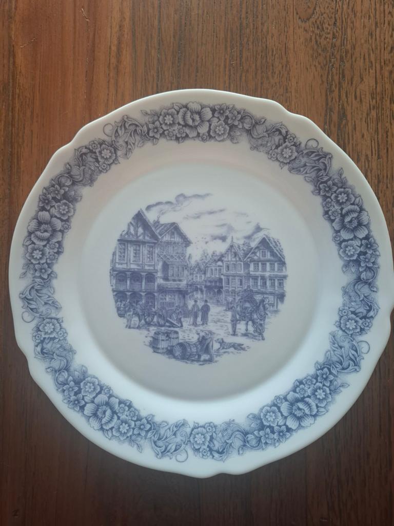 Arcopal France bord met blauw decor, Antiek en Kunst, Antiek | Servies los, Ophalen of Verzenden