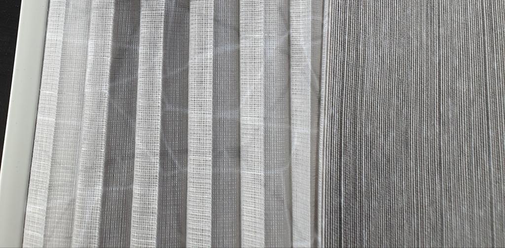 Te koop Luxaflex duette plissé kleur 7726 lichtgrijs, Ophalen