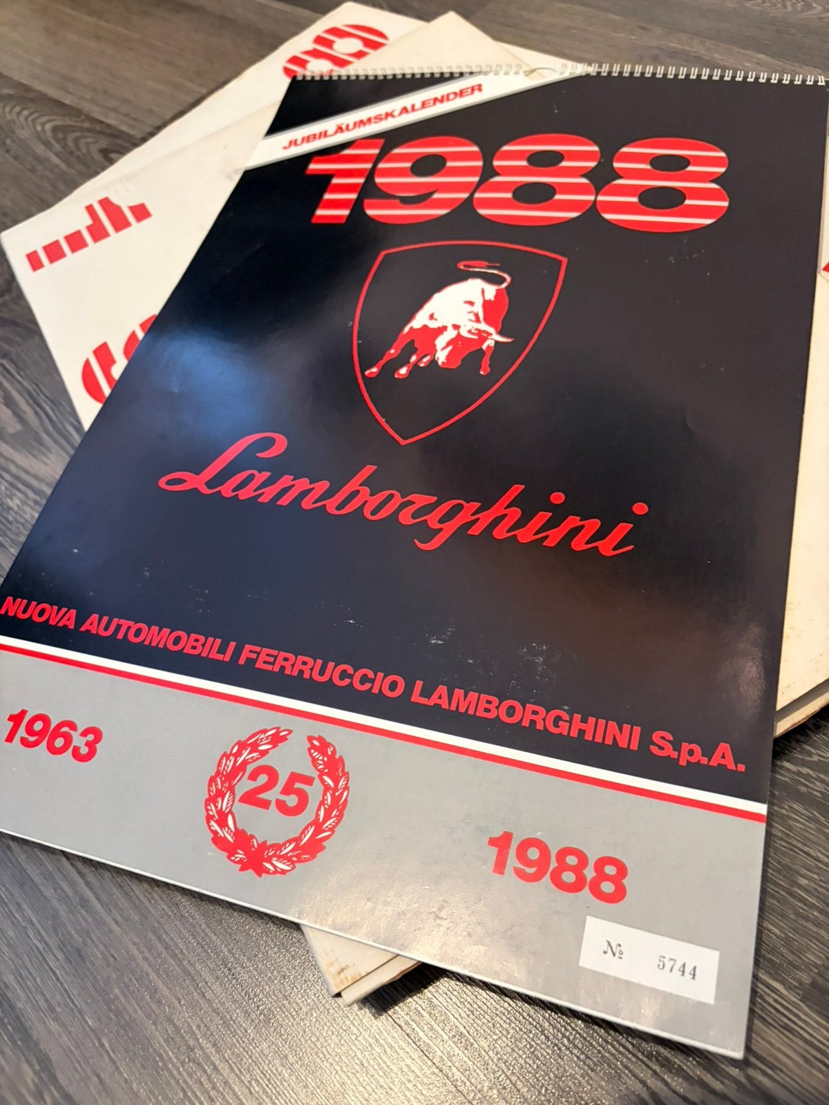 Lamborghini Officiële kalender 1988, Ophalen of Verzenden, Maandkalender, Zo goed als nieuw