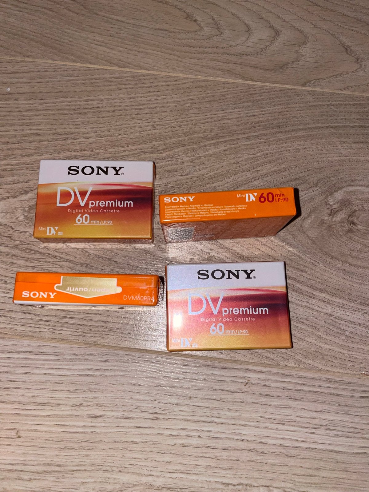 Nieuw gesealde Sony Mini DV Premium videobanden (4 stuks), Audio, Tv en Foto, Ophalen, Mini dv, Nieuw, Band, Disc of Geheugen