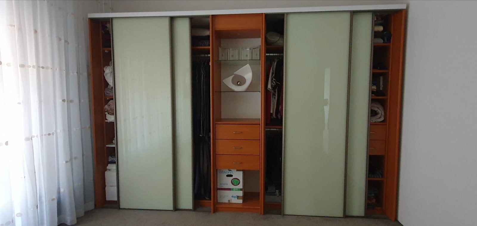 Ruime kledingkast met schuifdeuren en veel opbergruimte, Ophalen, 200 cm of meer, Zo goed als nieuw, 200 cm of meer