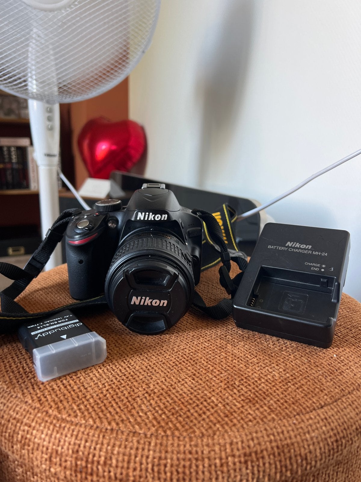 Nikon D3200 spiegelreflexcamera met 3 lenzen en extra's, Ophalen, Gebruikt, Spiegelreflex, Accu