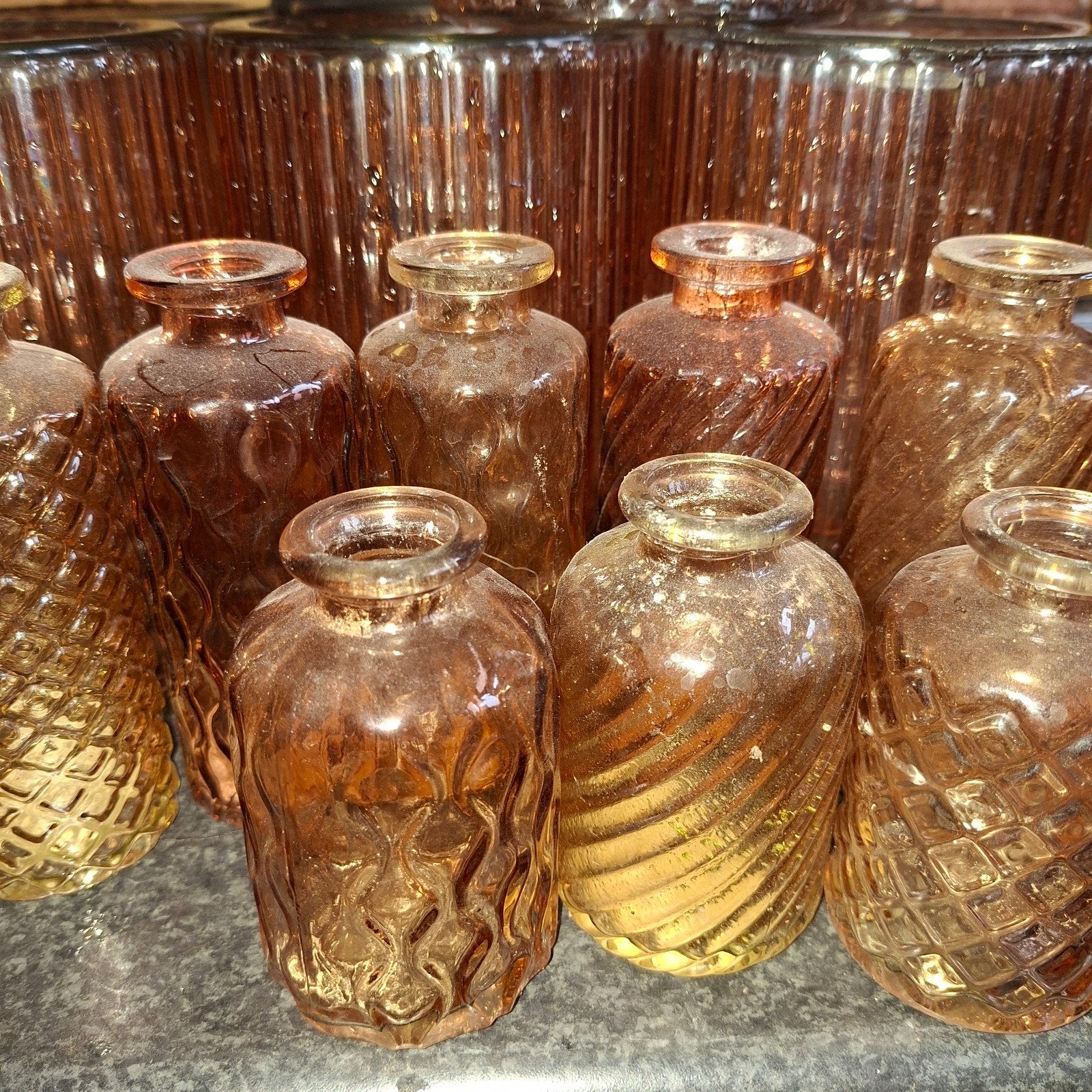 10 amber kleurige kleine vaasjes, Huis en Inrichting, Woonaccessoires | Vazen, Ophalen, Overige kleuren, Glas, Minder dan 50 cm