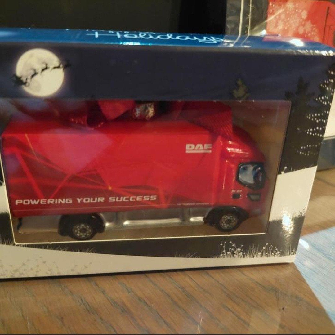 Splinternieuwe DAF kerstbal en servetten, Diversen, Kerst, Ophalen of Verzenden