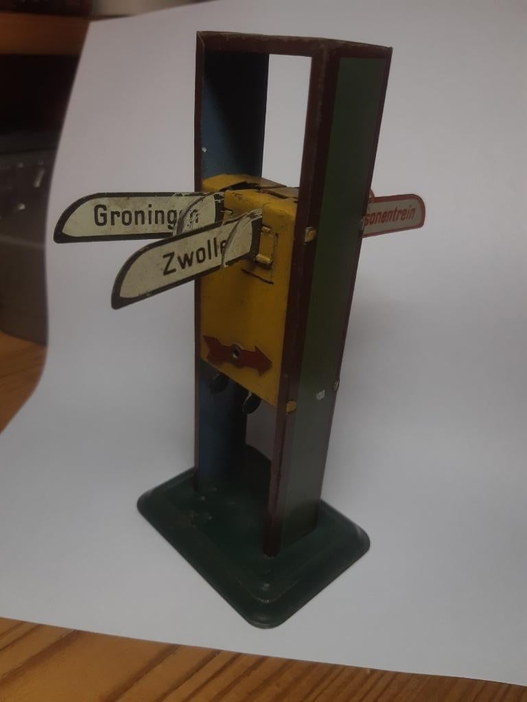 Vintage miniatuur perronwegwijzer Bing (1925-1930), Ophalen of Verzenden, Gebruikt, Overige soorten, Schaalmodel