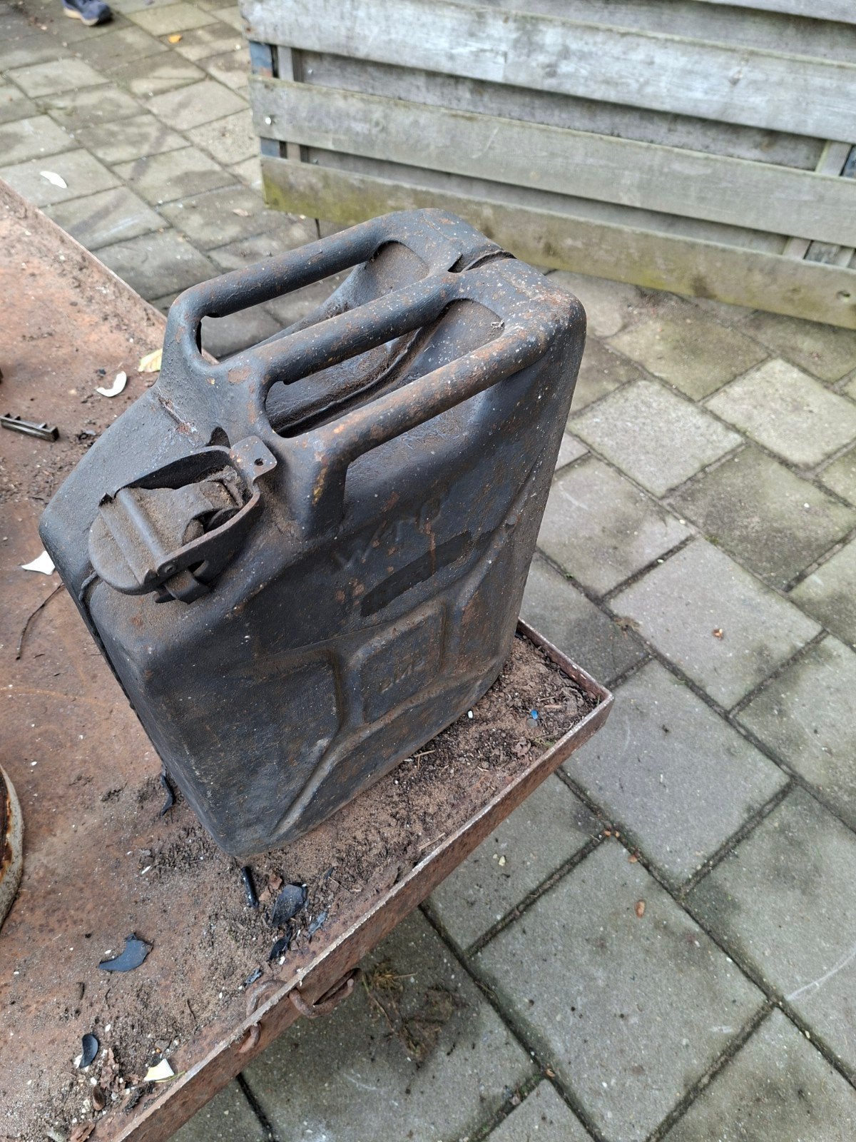 vloeistof drum 1943, Ophalen