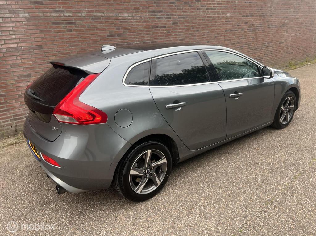 Volvo V40 2.0 D4 R-Design|Pano |Leder |Memory |Harman/Kardon, Auto's, Volvo, Voorwielaandrijving, Euro 5, Gebruikt, Start-stop-systeem