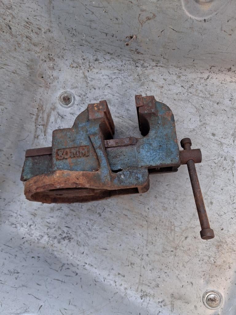 Bankschroef 8cm bekbreedte - Gebruikt, goede staat, Doe-het-zelf en Verbouw, Gereedschap | Handgereedschap, Ophalen of Verzenden
